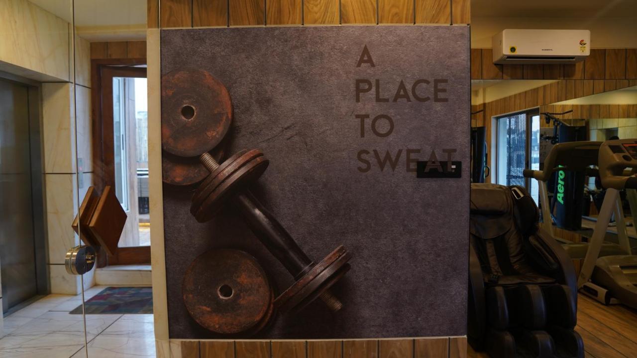 De Glance Hotel Surat Eksteriør bilde