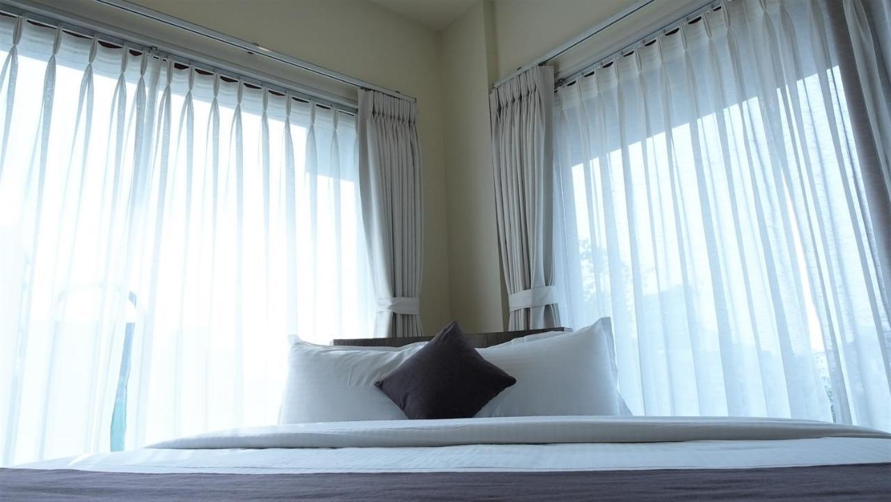 De Glance Hotel Surat Eksteriør bilde