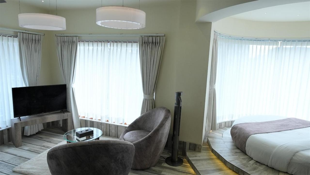 De Glance Hotel Surat Eksteriør bilde