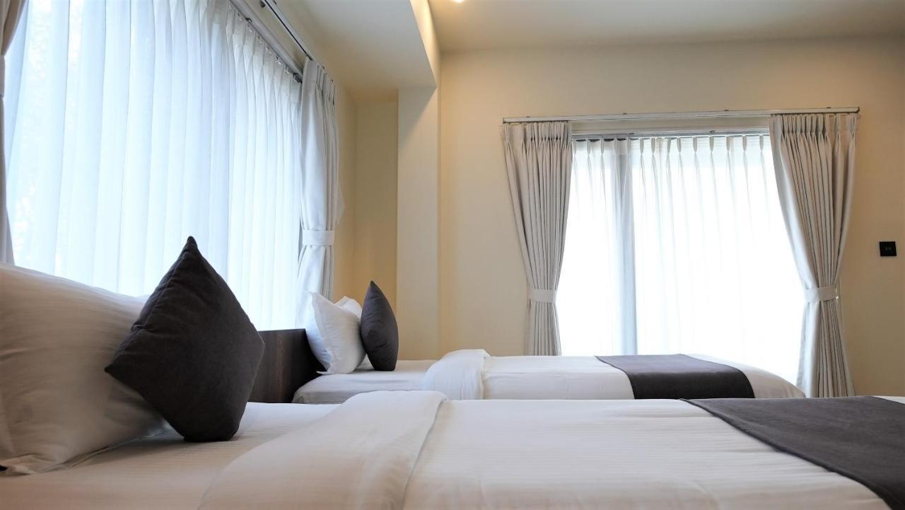 De Glance Hotel Surat Eksteriør bilde