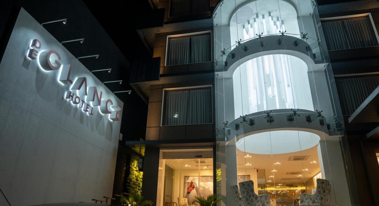 De Glance Hotel Surat Eksteriør bilde
